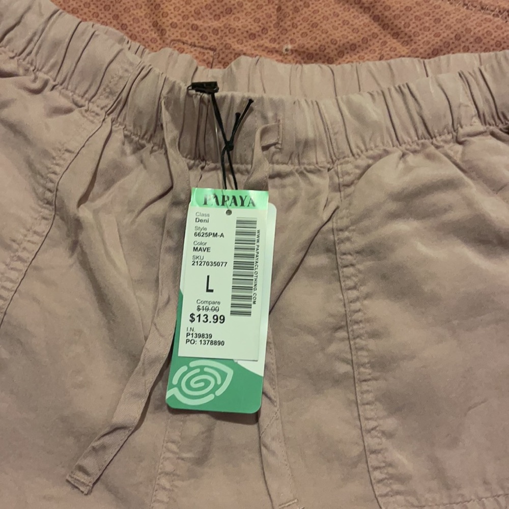 Shorts - Picture 3 of 5